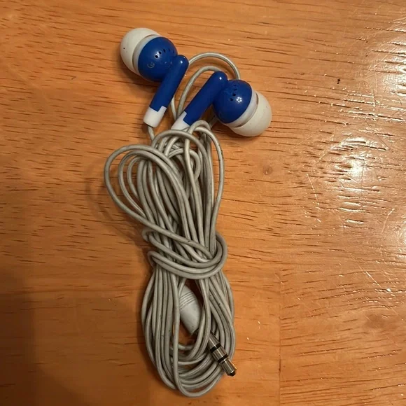 Group of 3 soft-plug earbud headphones - Picture 2 of 4